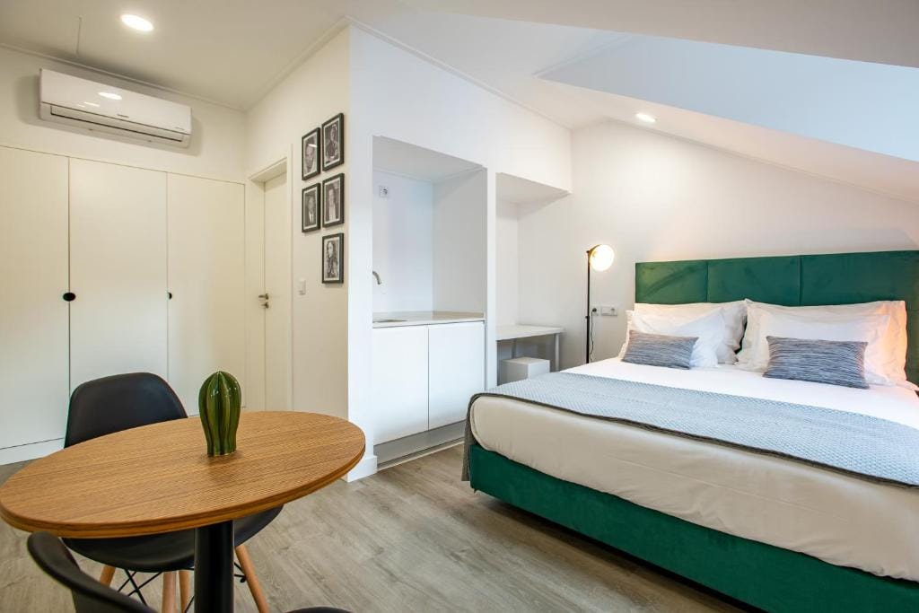 Lizbon South Bed — 2