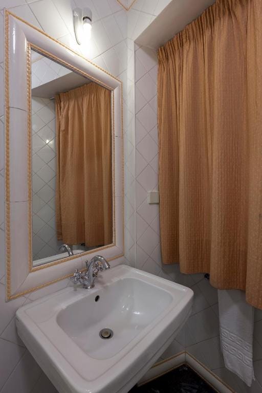 Hotel Astoria — 3