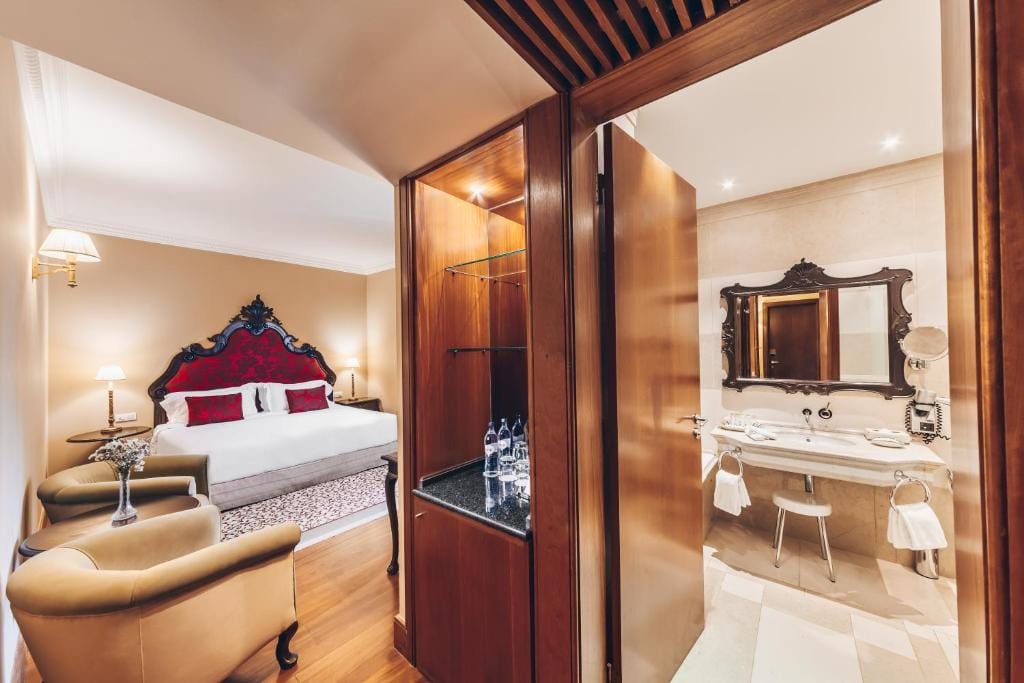 Convento do Espinheiro, Historic Hotel & Spa — 3