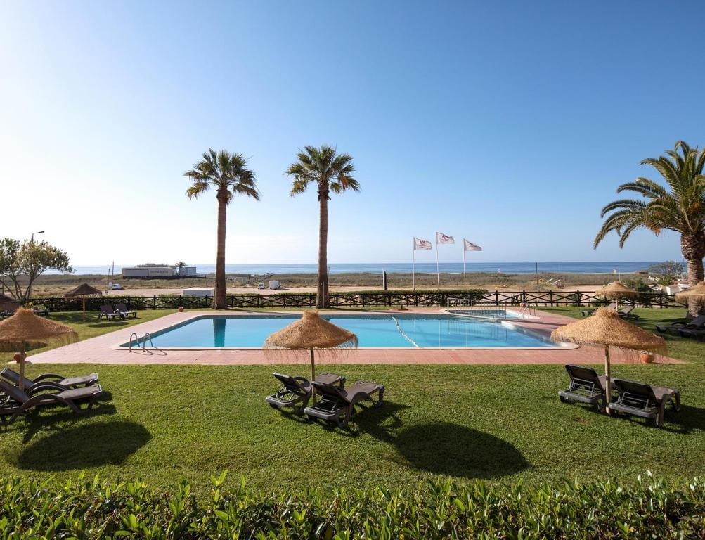 Meia Praia Lagos - Beach Club Apartments — 1