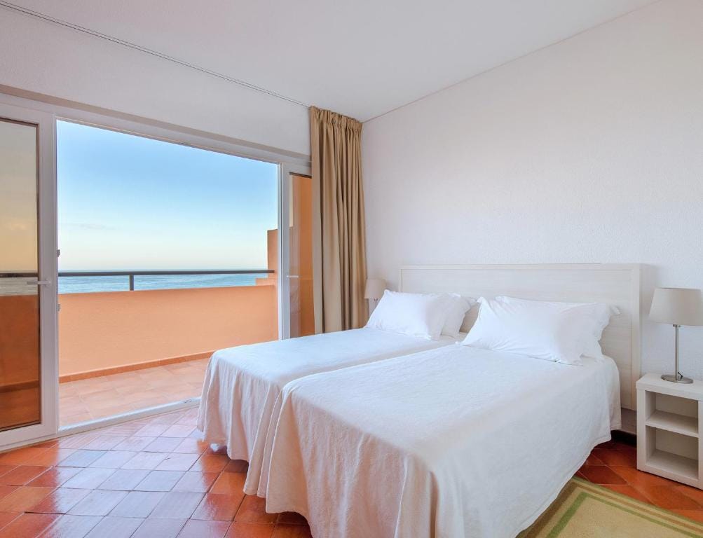 Meia Praia Lagos - Beach Club Apartments — 2