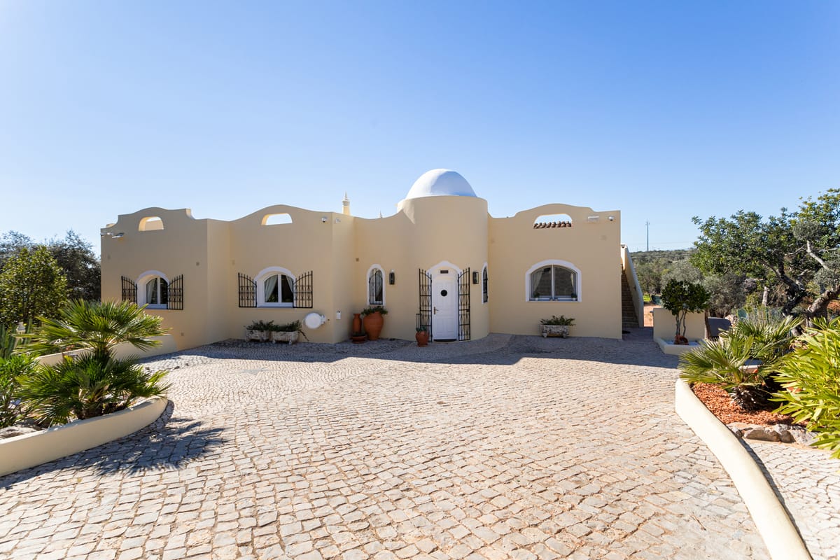 CASA LUSITANIA 19 — 4