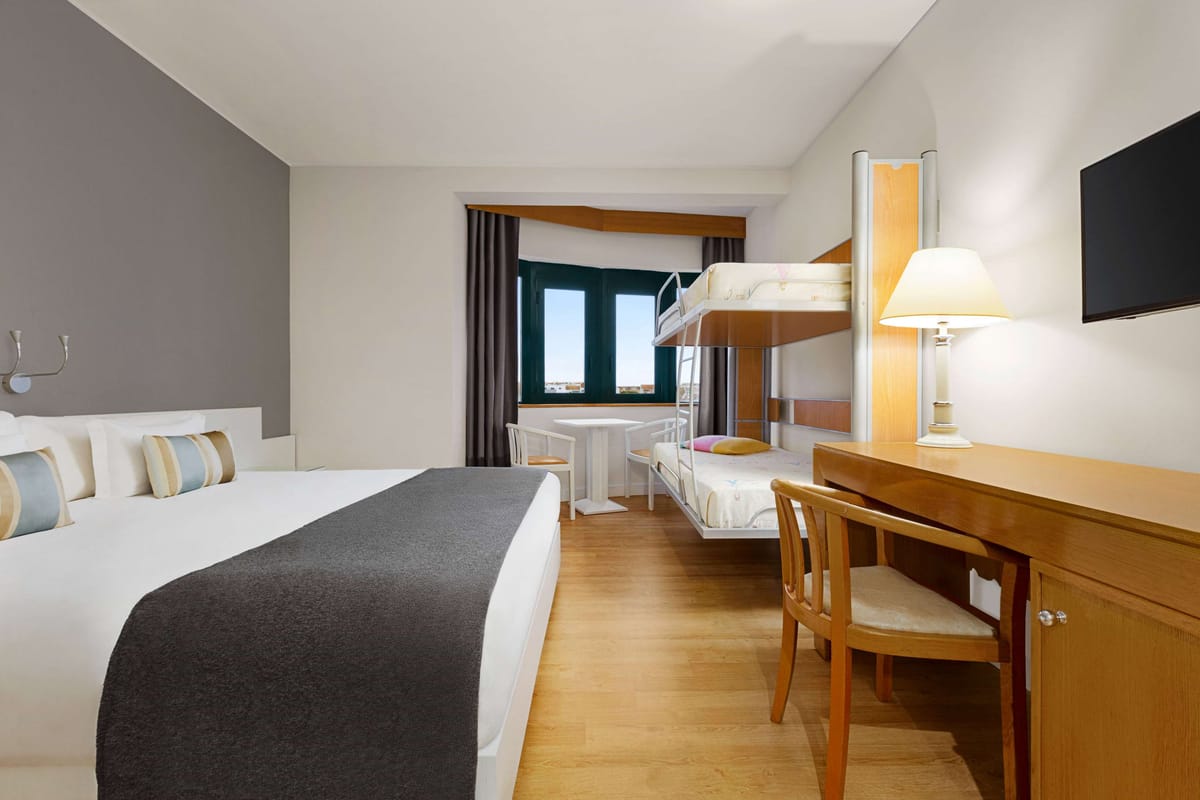 TRYP by Wyndham Montijo Parque Hotel — 1