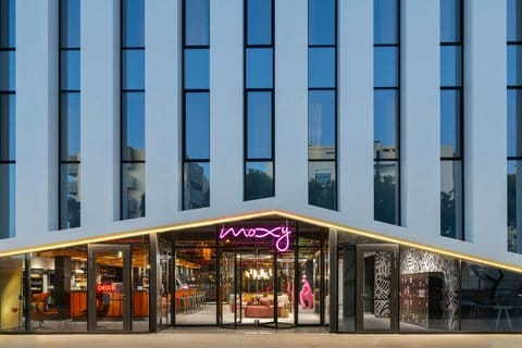 Moxy Alfragide Lisboa — 2