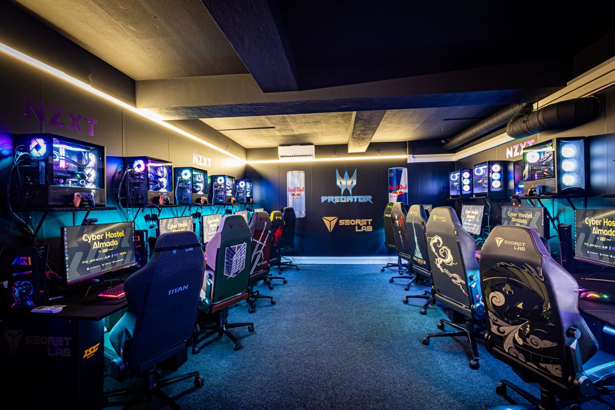 CyberHostel Almada — 2