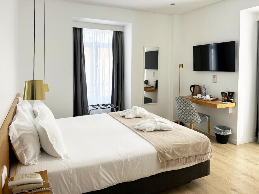 Hotel Solaris — 2
