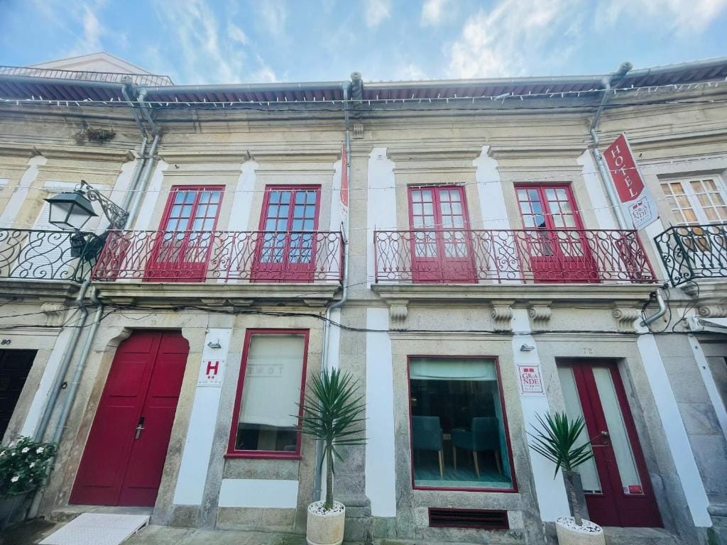 Rua Grande Hotel — 1